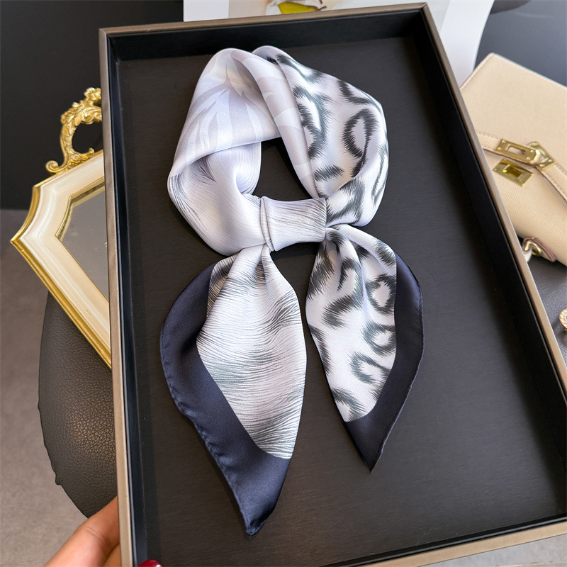 Sciarpa Quadrata di Lusso per  - Silk Scarf Square recensione e prezzo