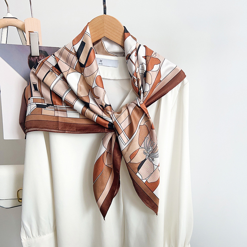 Nuova Sciarpa Quadrata in Seta - Silk Scarf Square recensione e prezzo